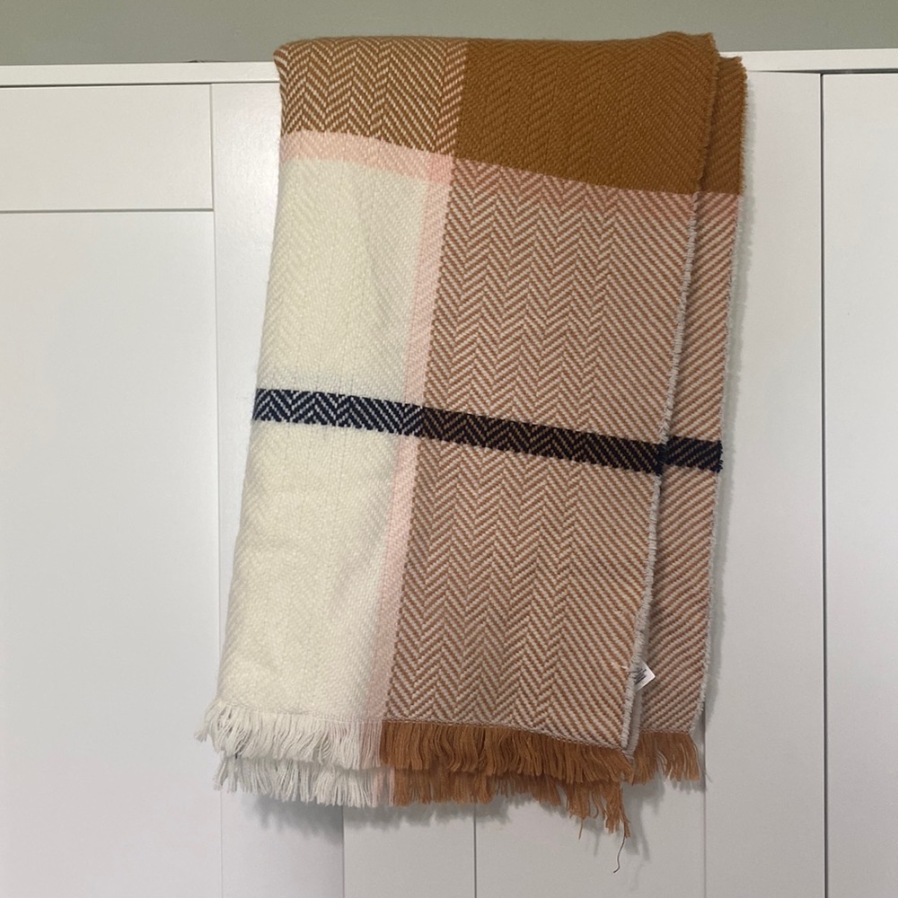 Old Navy Patterned Blanket Scarf/Scarf Wrap One Size Fits All